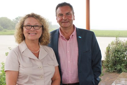 Vincent Caron visite les aînés avec Marguerite Blais