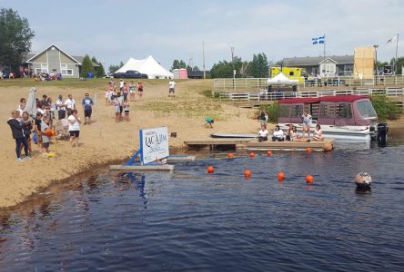Émy Kingsborough nagera le 10 km à la Traversée internationale du lac Saint-Jean