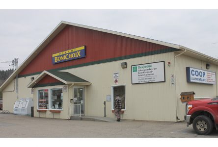 Agrandissement et bannière pour la Coop d’alimentation de Rivière-à-Pierre