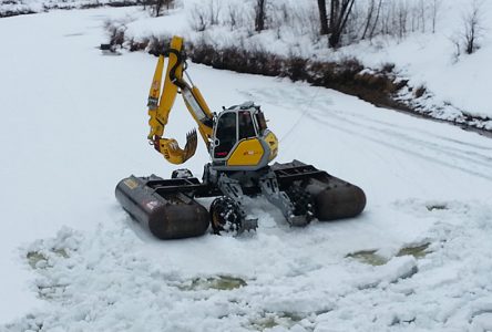 La pelle-araignée a commencé le travail sur la Sainte-Anne