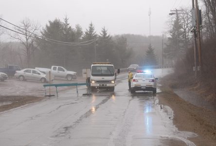 La Sainte-Anne déborde à Saint-Raymond: deux routes fermées