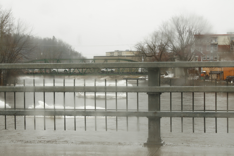 Rivière Sainte-Anne: la Ville fait une mise à jour de la situation