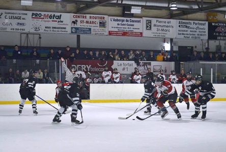 Le programme de hockey de Joé Juneau gagne le secondaire à Saint-Marc-des-Carrières