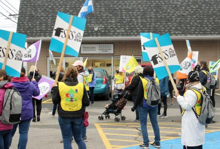 Les RSG manifestent chez le député Caron