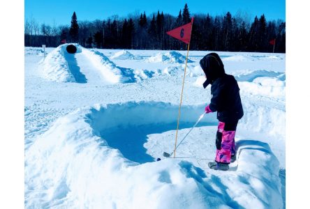 Succès «monstre» du mini-golf sur neige à Sainte-Christine-d’Auvergne